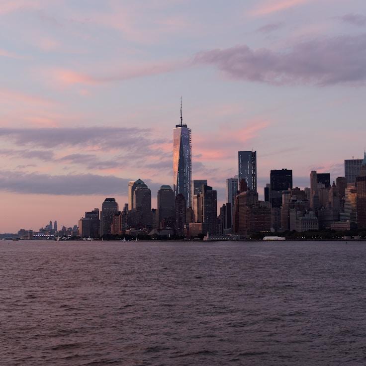 Sofia Johnson - Expat family life guide in United States