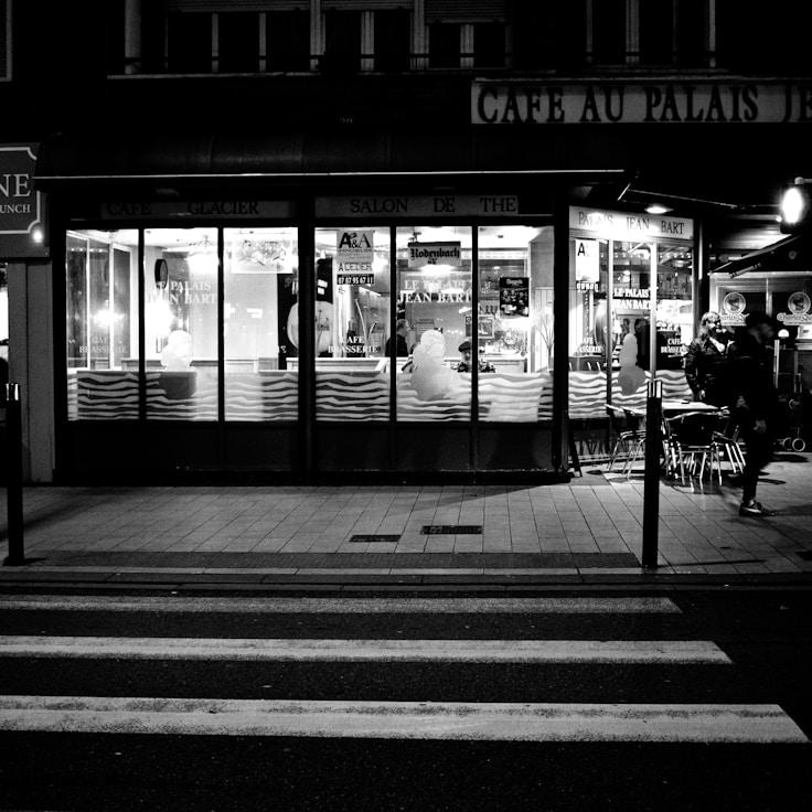 Outdoor terrace seating suitable for families in Sunnyvale